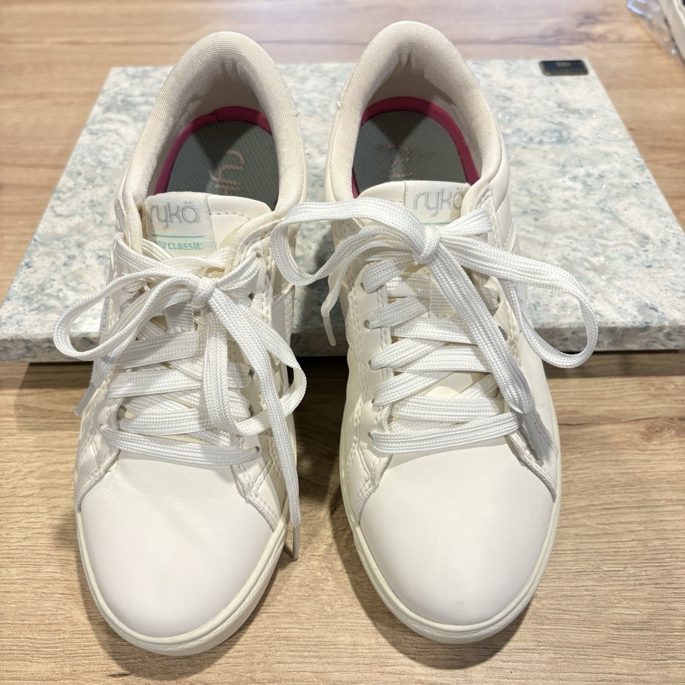 Ryka Womens Viv Classic Ivory Sneaker Activewear Work 5M